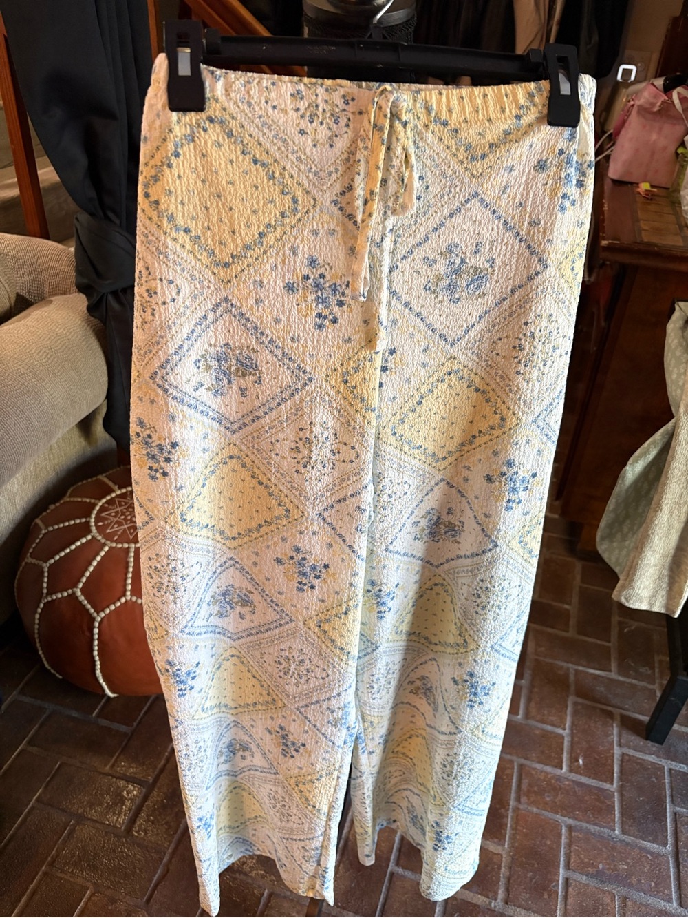 Light Yellow Floral Print women pants.
